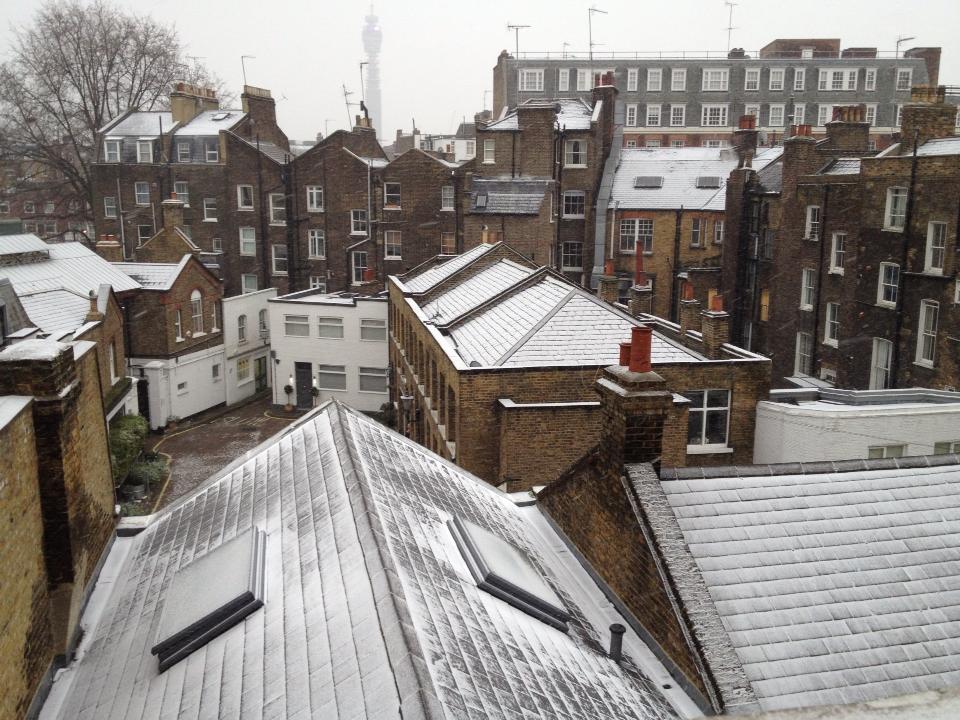 318069_517789391575113_1791897882_n